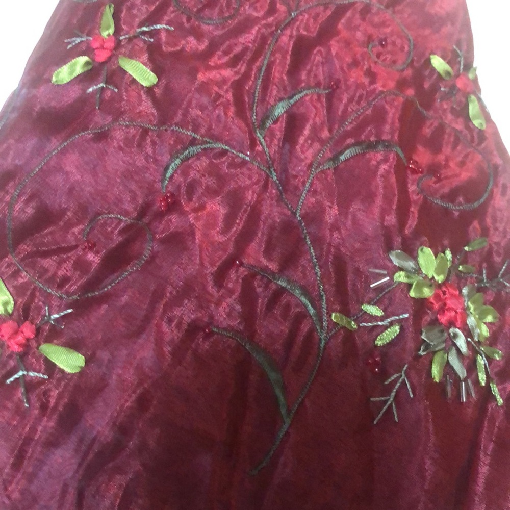 Vintage Tulle Tree Skirt w/Beads, Embroidery & Ribbon 50” Circumference - Picture 8 of 8